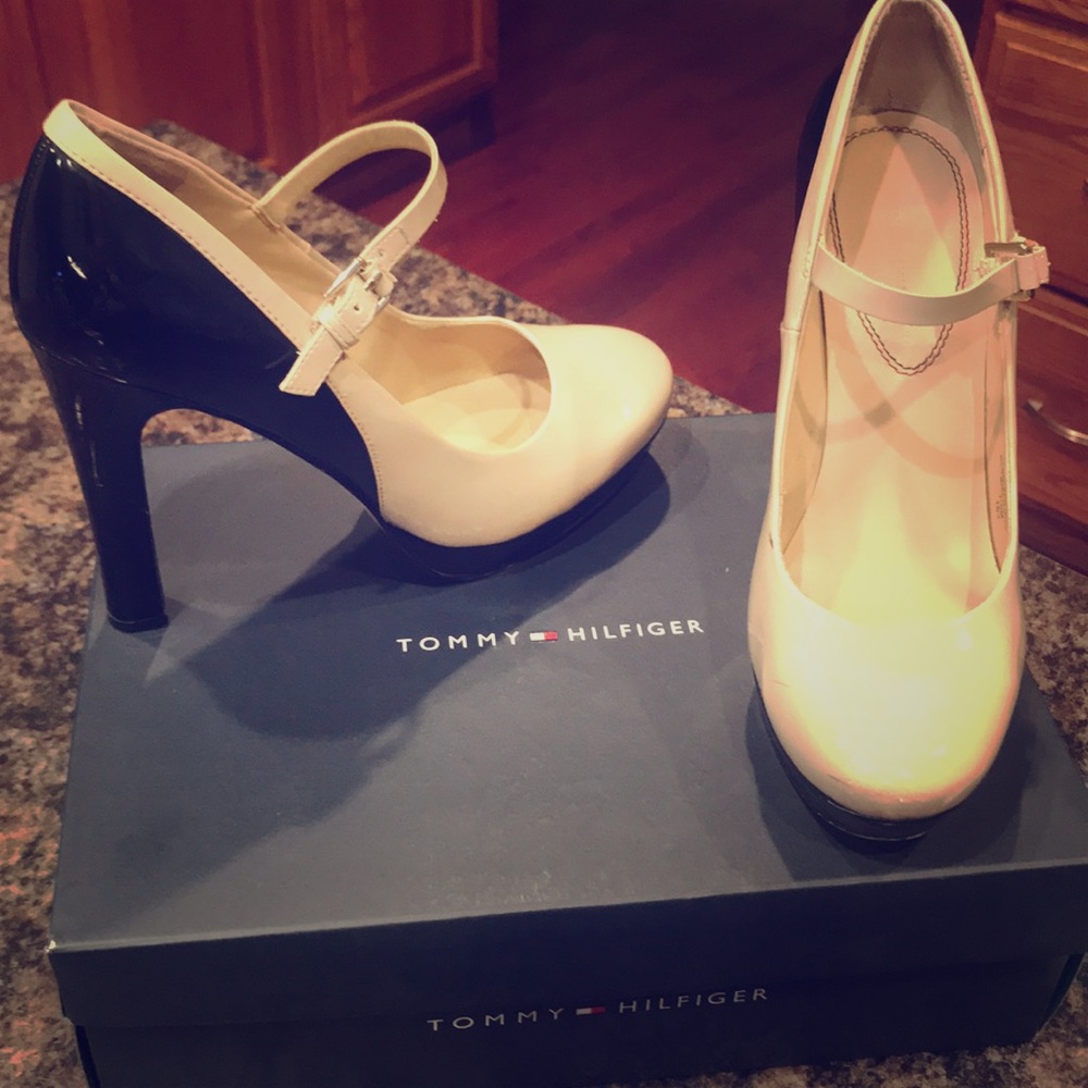 Tommy Hilfiger; Nine West; Simply Vera Wang